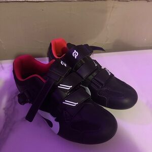 Pelaton shoes worn once returned bike.  Size 11 run small no box